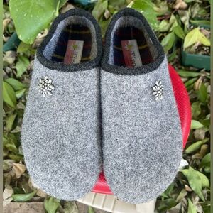 Tirol made in Italy all wool slippers size 38